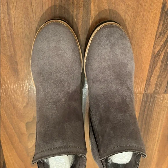 Boutique Corkys Gray Suede (man made) Ankle Booties - Picture 5 of 6